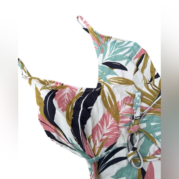 Women's Belted V-Neck Medium Coverage One Piece Swimsuit - Kona Sol Size Medium - Picture 2 of 5